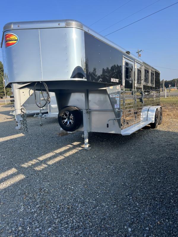 2022 Sundowner 3 Horse Slant GN Trailer - Image 6
