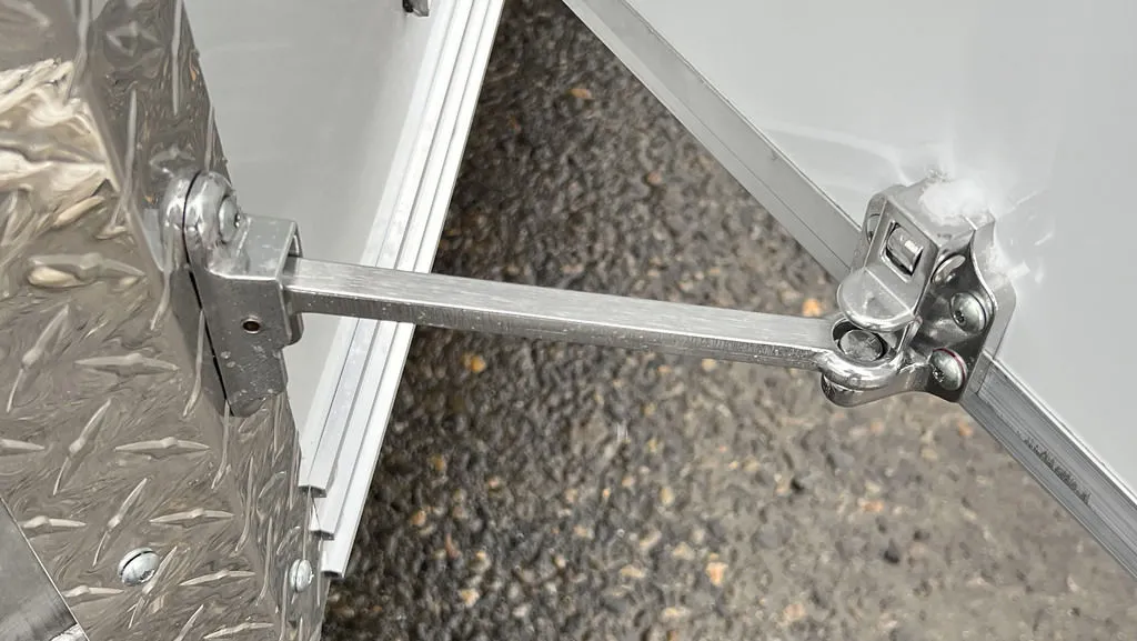 2024 E-Z Hauler 7×24 Aluminum 4-Place Drive In/Out w/Tapered Ramps, Rear Canopy - Image 18