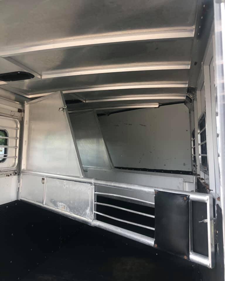 2000 Featherlite 3H GN with Dressing Room Horse Trailer - Image 19