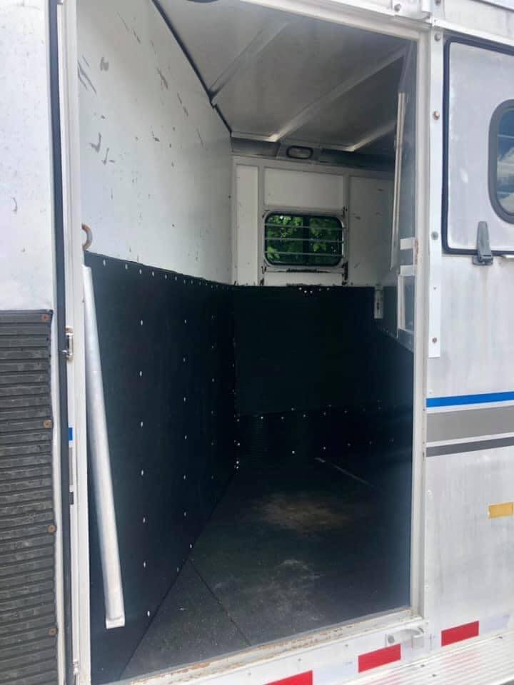 1998 Sundowner 3 Horse Slant - Image 6
