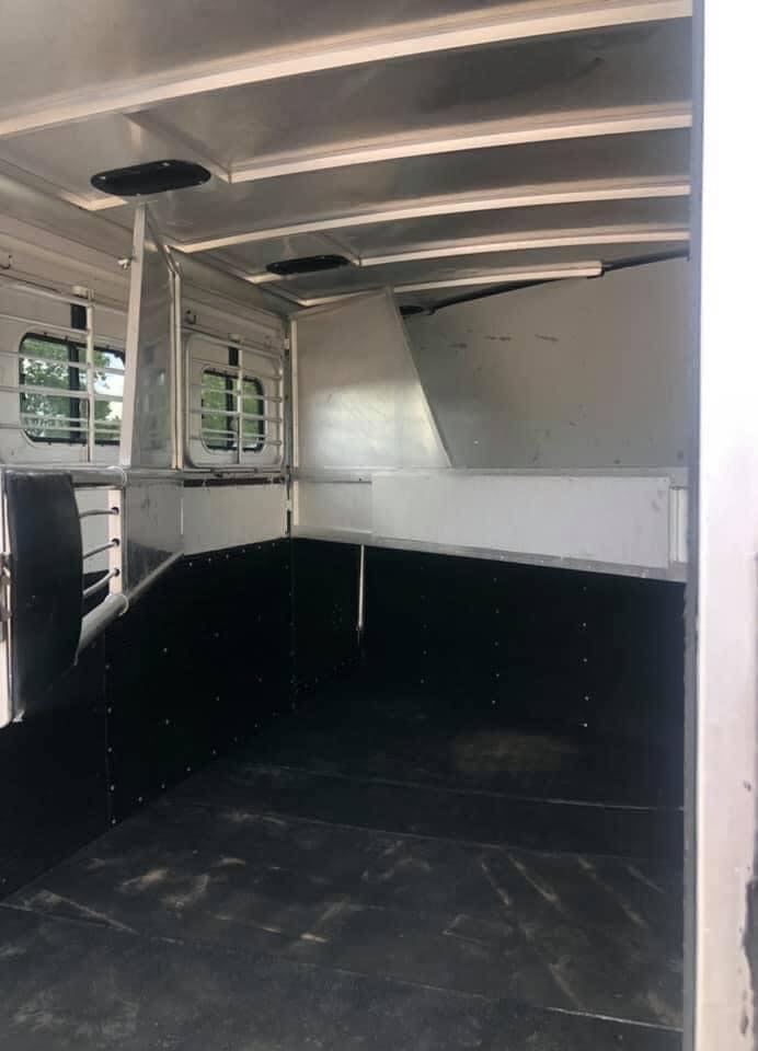 1998 Sundowner 3 Horse Slant - Image 4