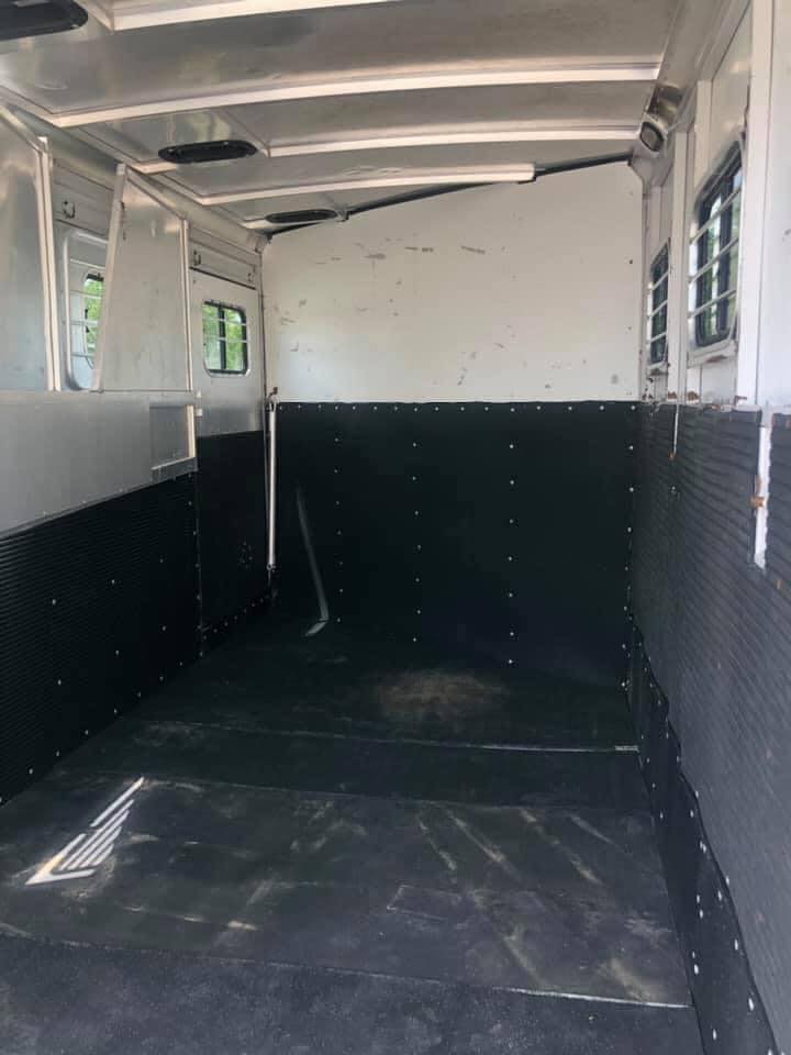 1999 Elite Custom 3 Horse Trailer - Image 23