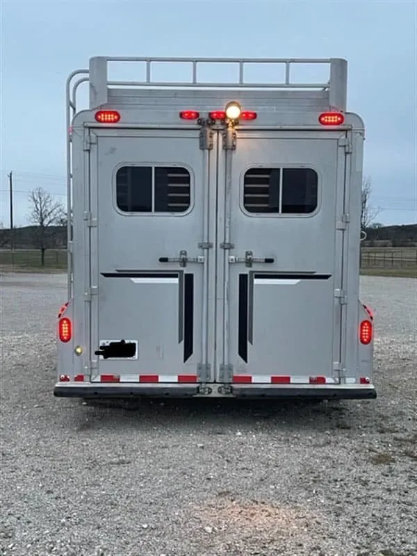 2000 Featherlite 3H GN with Dressing Room Horse Trailer - Image 39