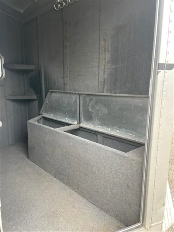 1999 Elite Custom 3 Horse Trailer - Image 9