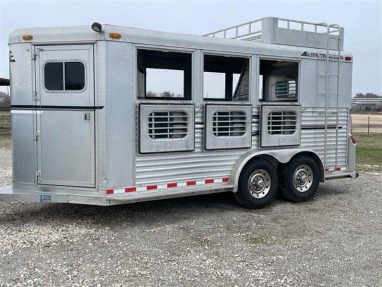 2000 Featherlite 3H GN with Dressing Room Horse Trailer