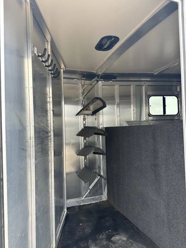 2004 Hart Trailers 3H GN Weekender Horse Trailer - Image 9