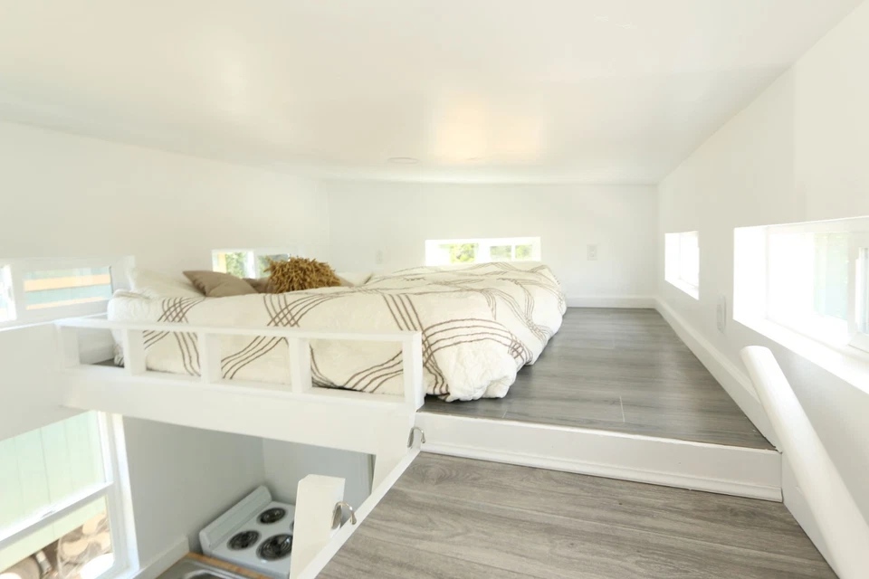 9 x 24 New Tiny Home on Wheels full kitchen bath & master bedroom bottom floor - Image 3